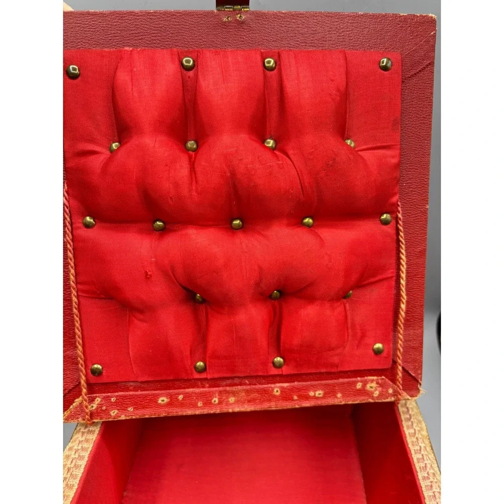 Vintage Wicker Sewing‎ Box Red Tufted Fabric Lined Lid Decorative Storage